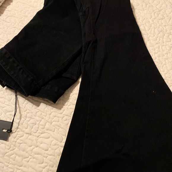 LAST PAIR! BLACK L&B Flare Leg Stretch Jeans.  Very stylish and sexy jeans. - Picture 4 of 6